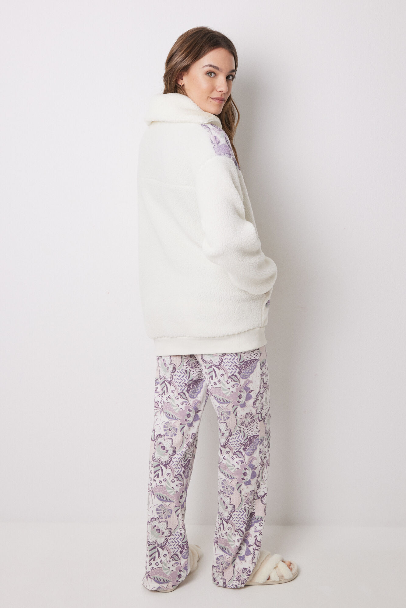 Women'secret Bata corta borreguito blanco flores marfil