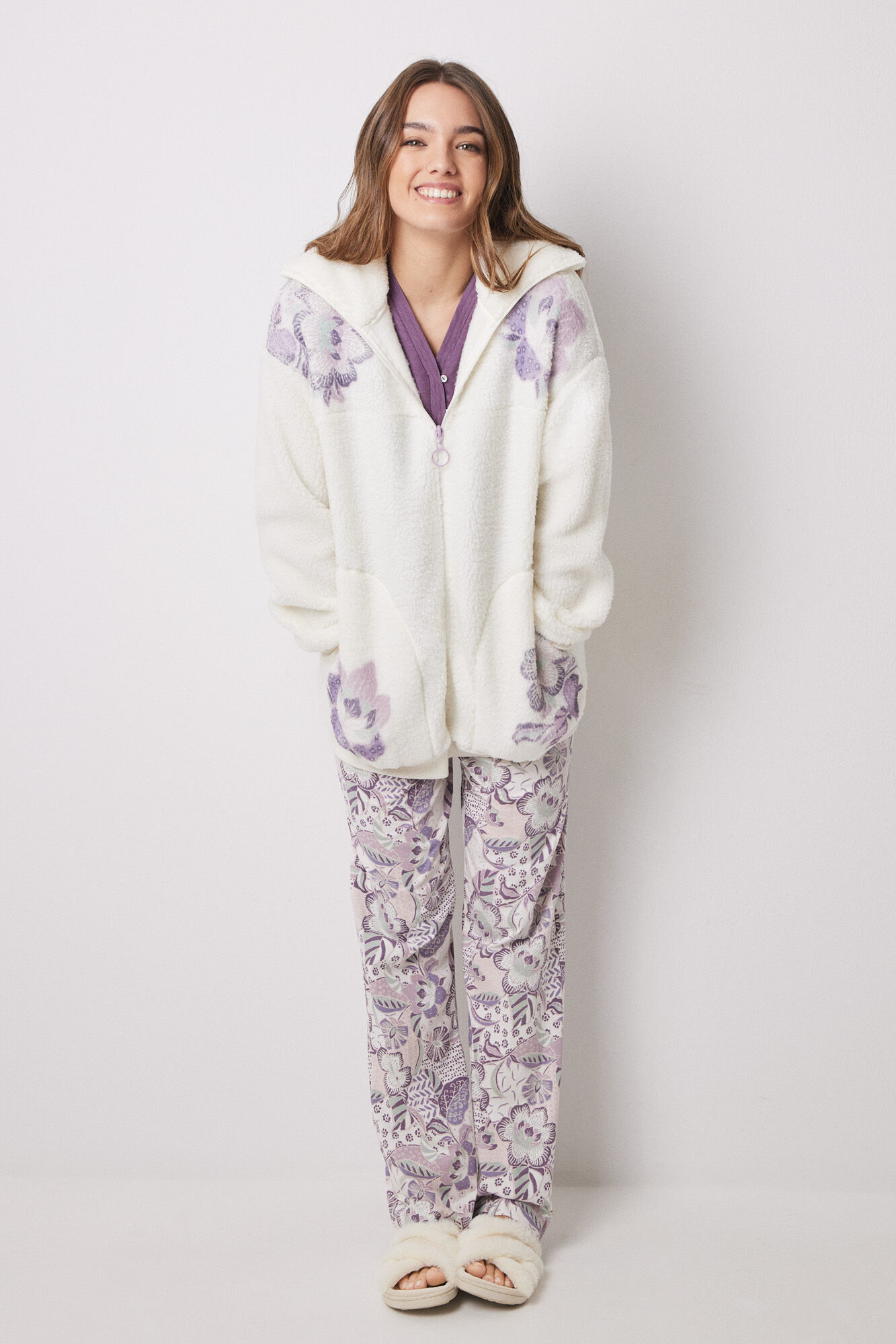 Women'secret Bata corta borreguito blanco flores marfil