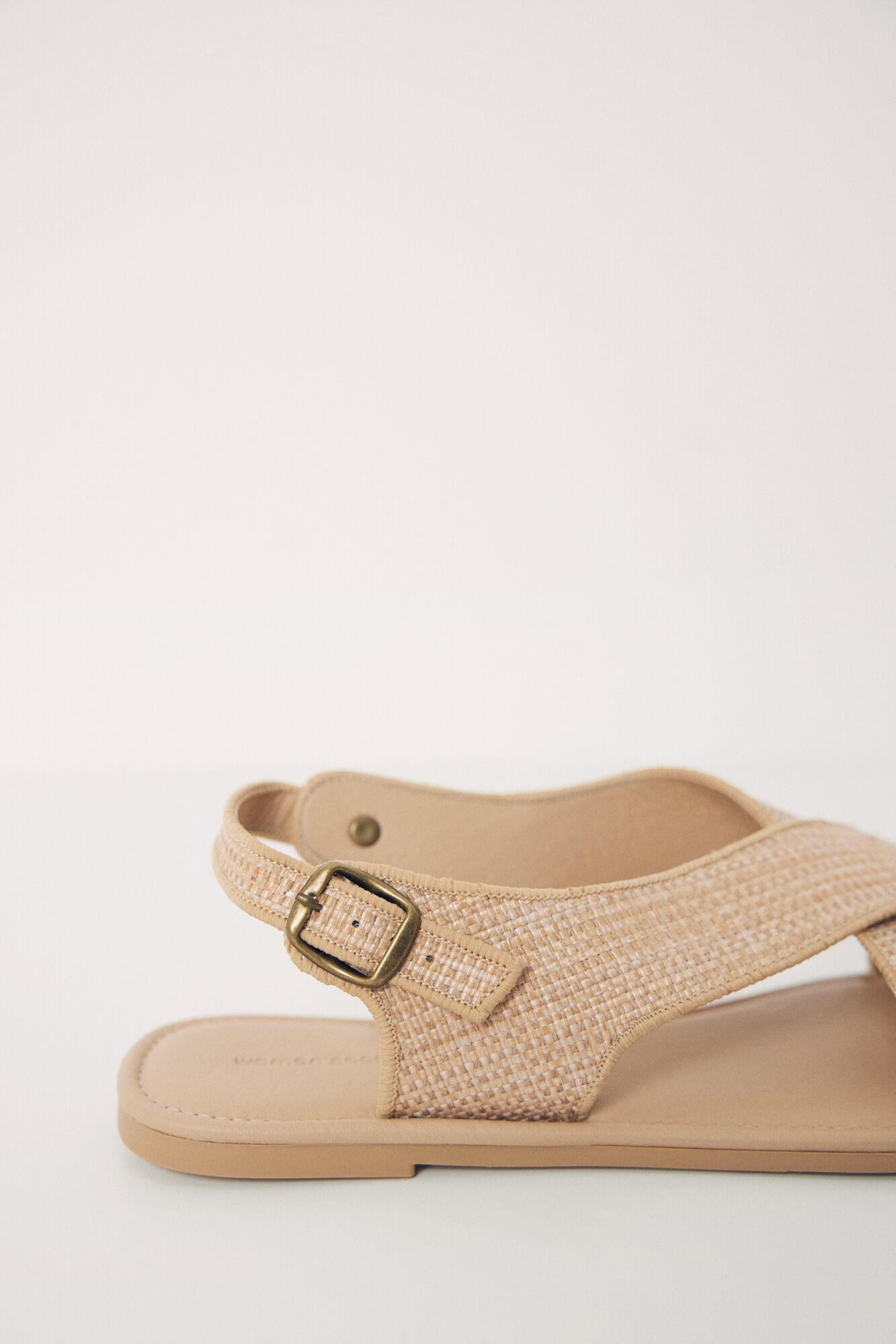 Women'secret Sandalias planas cruzadas arena caf&eacute;