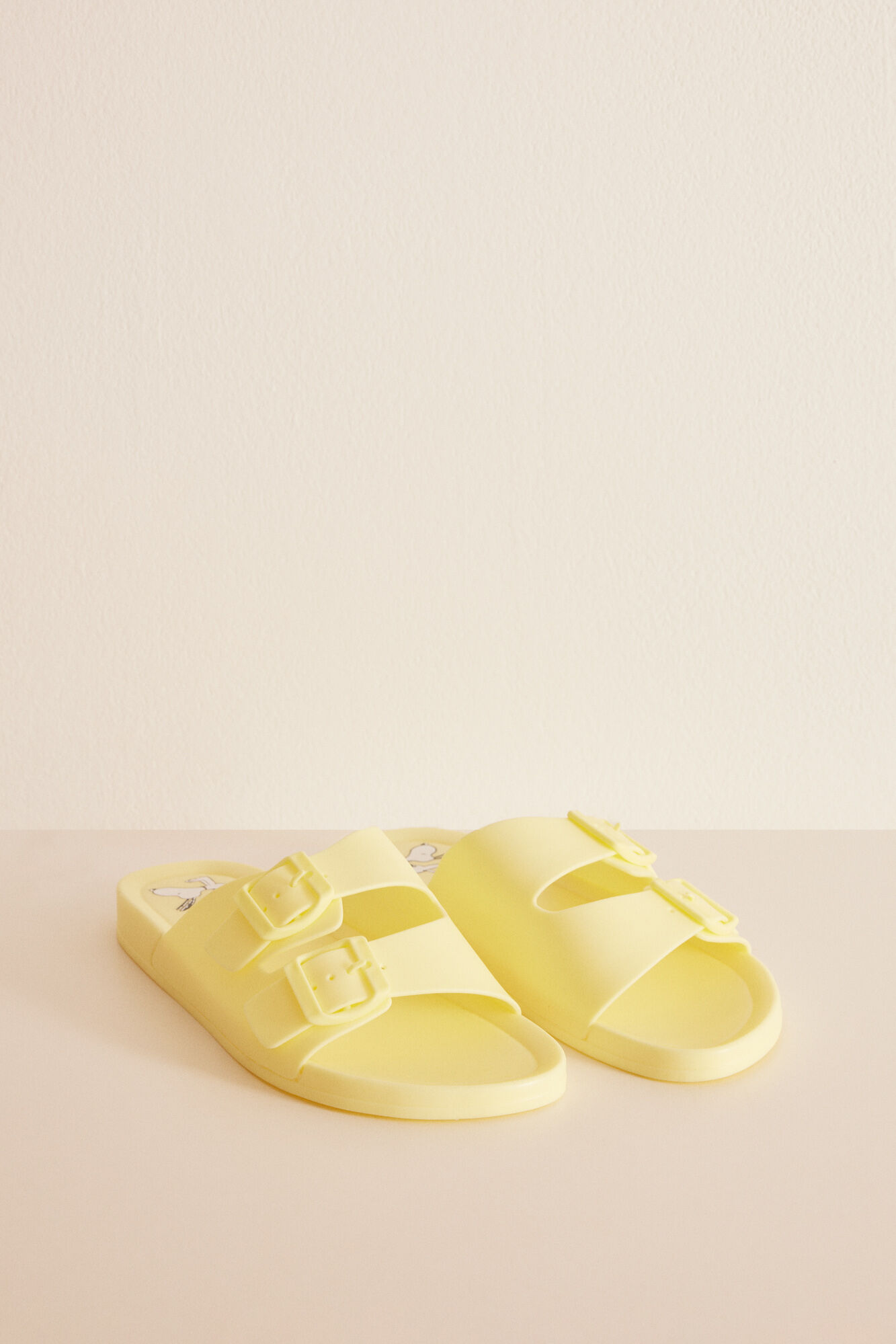 Women'secret Sandalias inyectadas amarillo Snoopy estampado