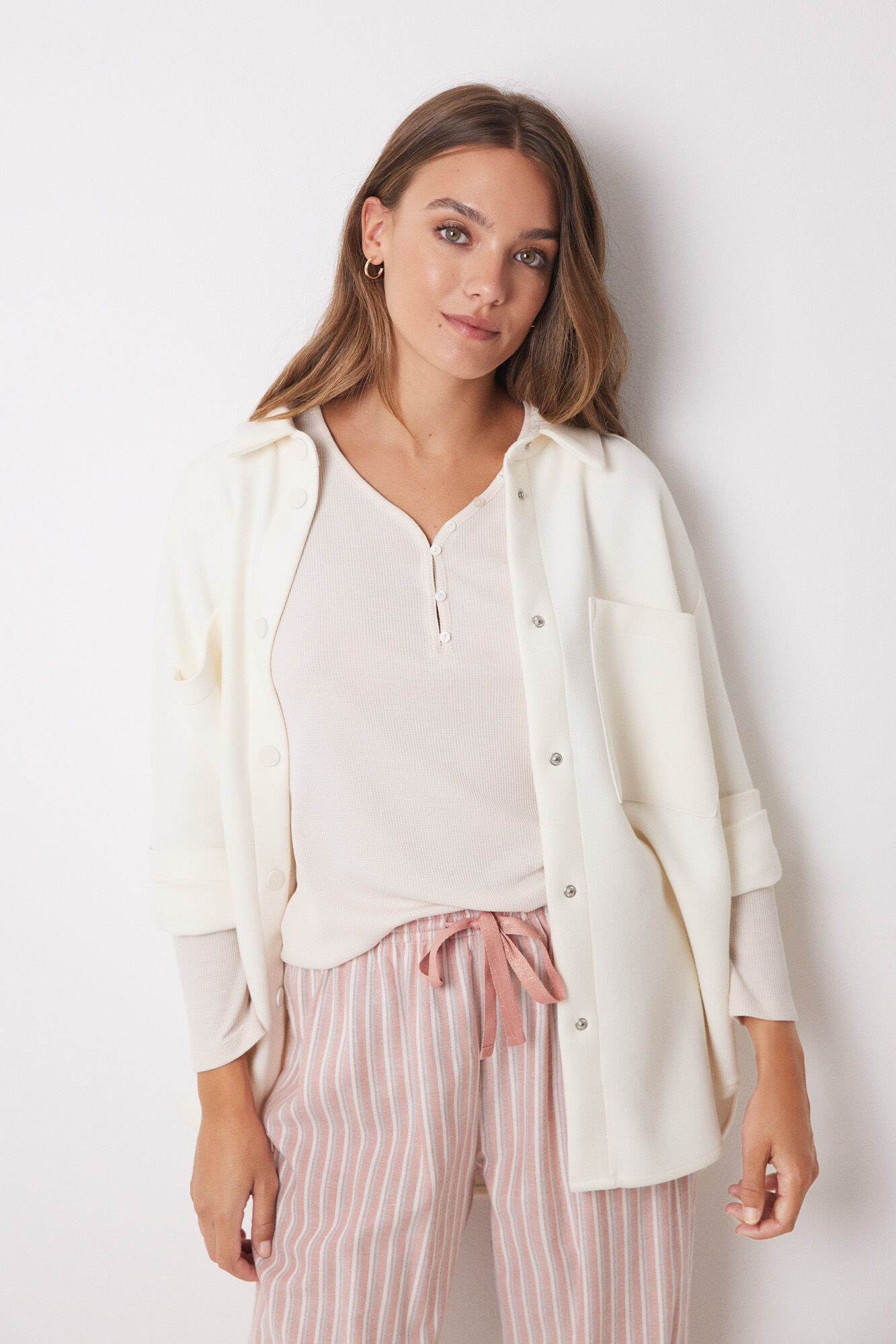 Women'secret Playera de cuello redondo con botones y manga larga marfil marfil