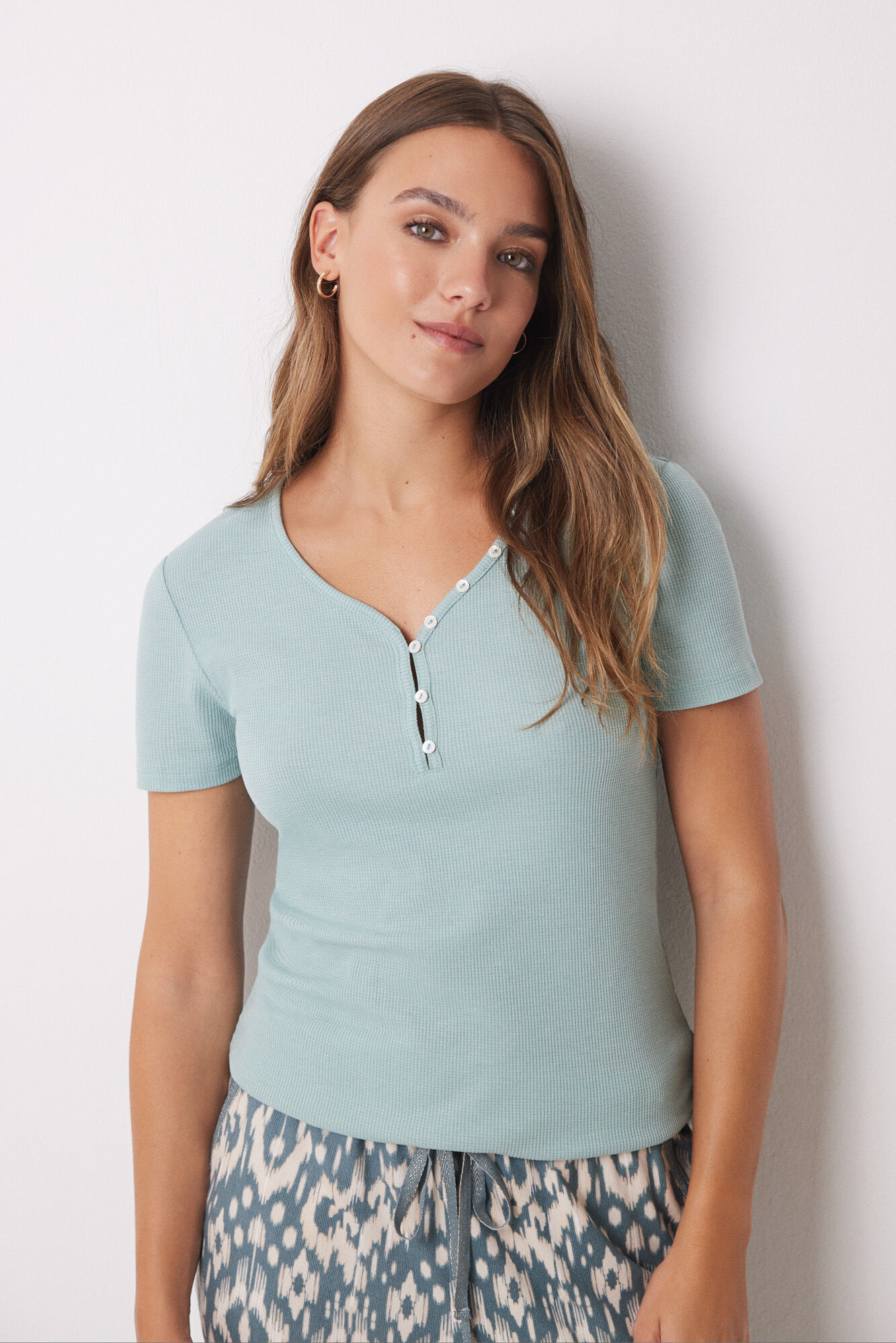 Women'secret Playera de cuello redondo con botones y manga corta verde