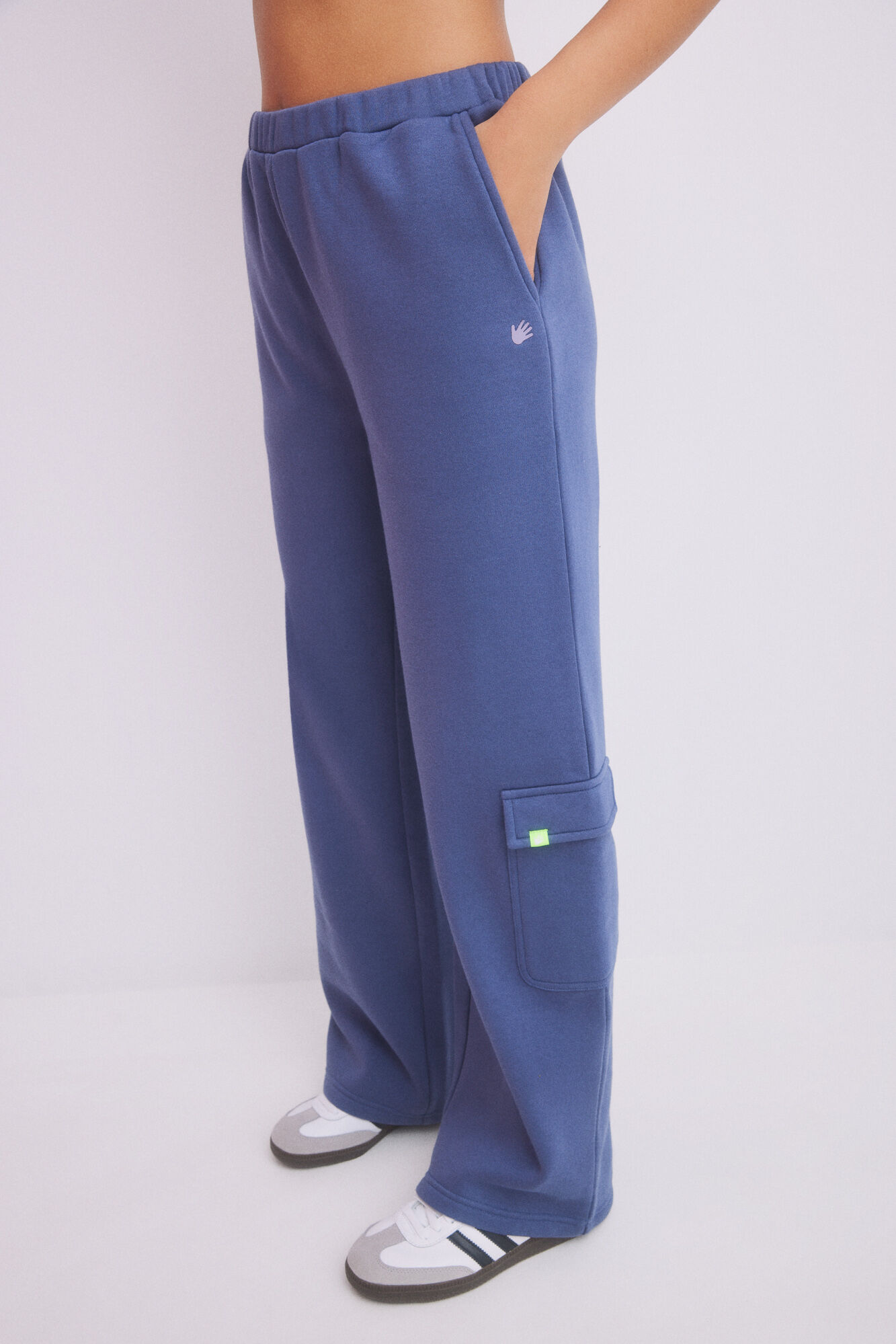 HI&BYE Pantal&oacute;n flare cargo felpa azul azul