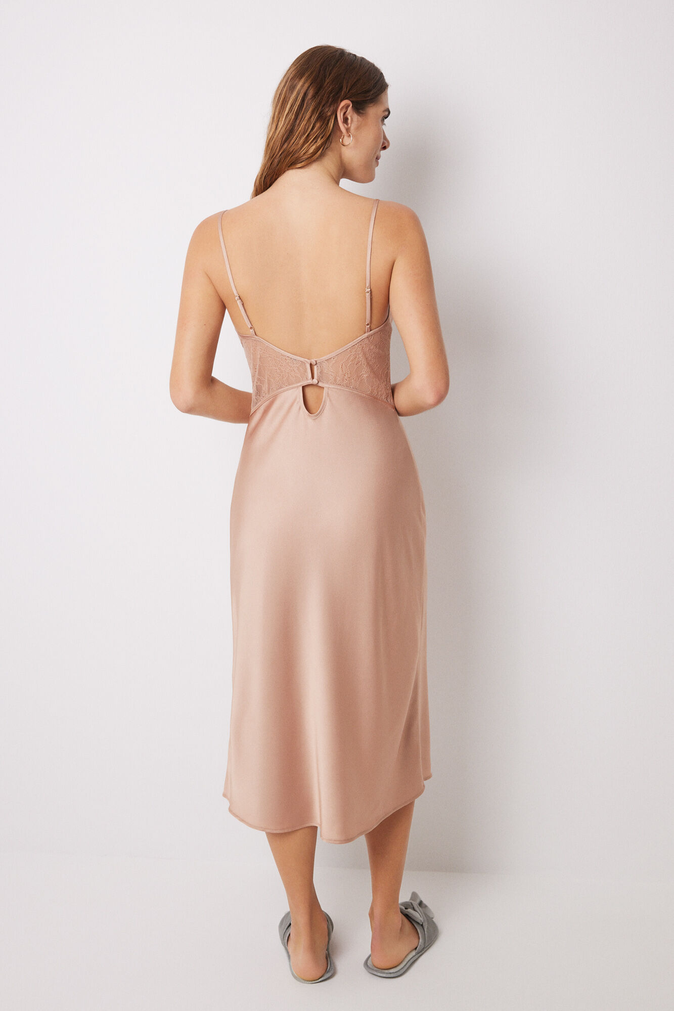 Women'secret Camis&oacute;n midi sat&eacute;n y encaje nude caf&eacute;