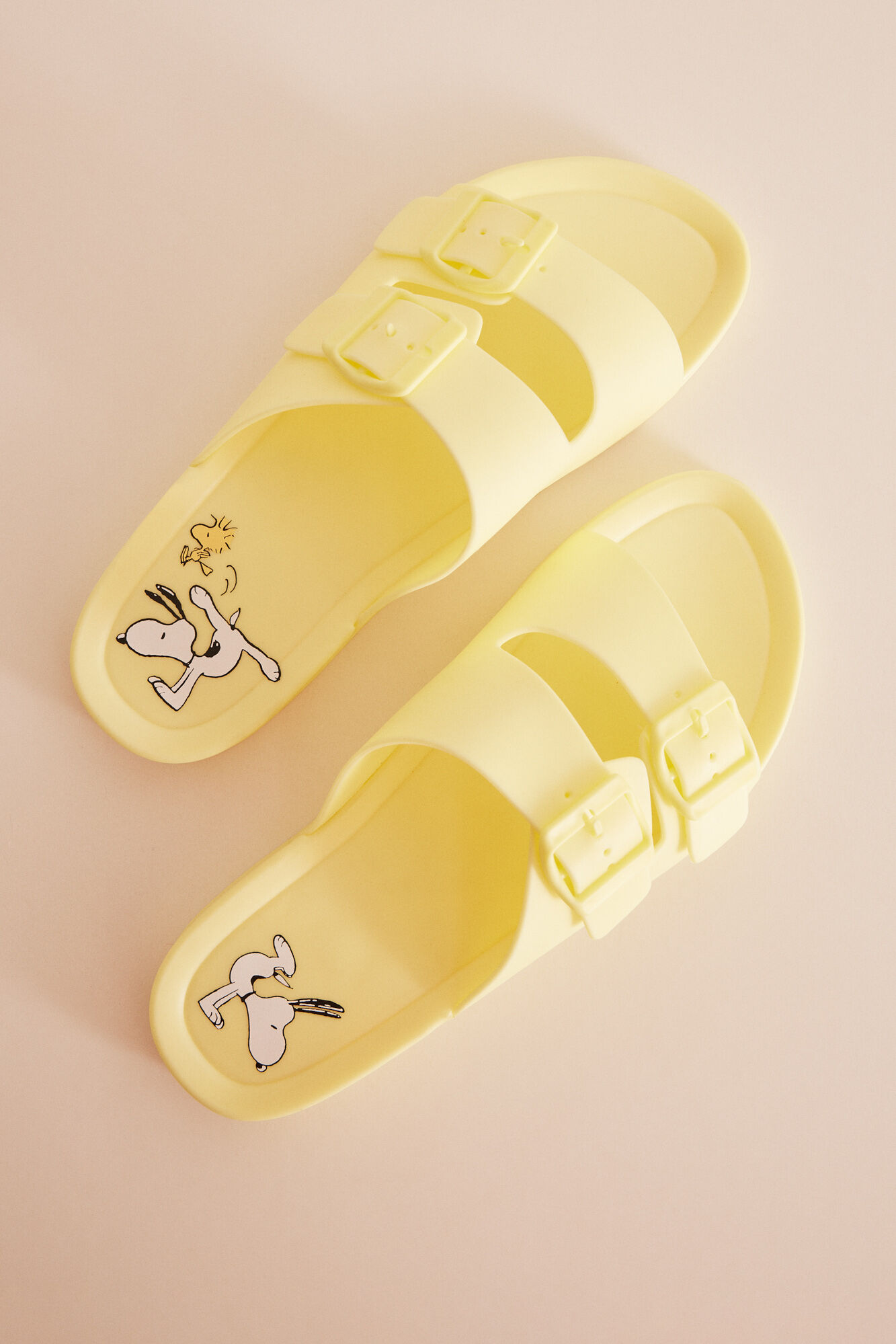 Women'secret Sandalias inyectadas amarillo Snoopy