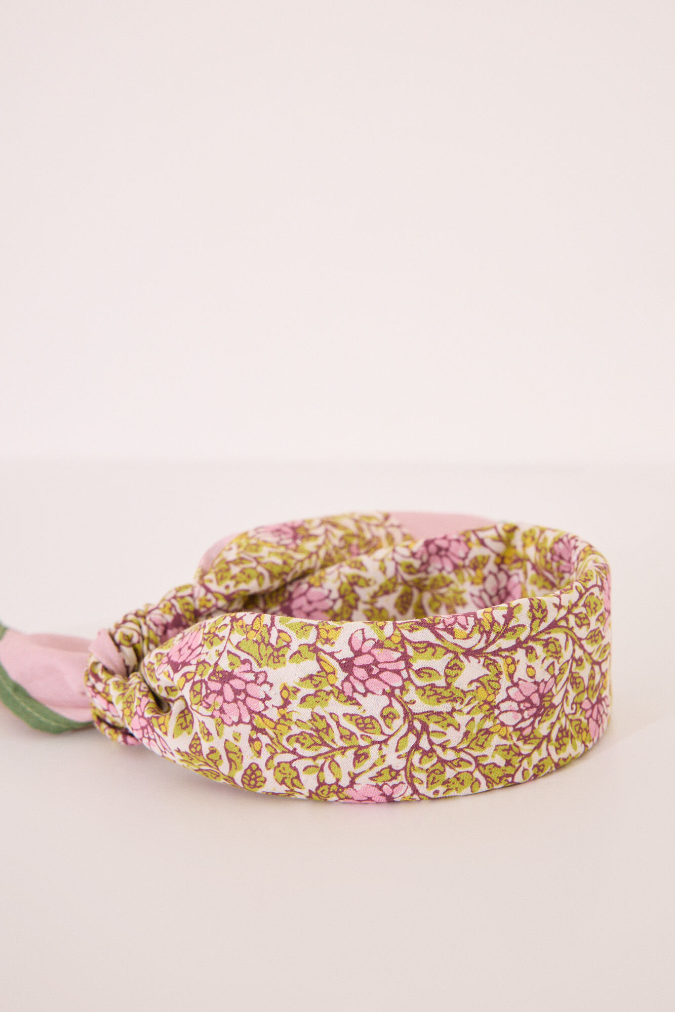 Women'secret Pa&ntilde;uelo de flores cuello estampado