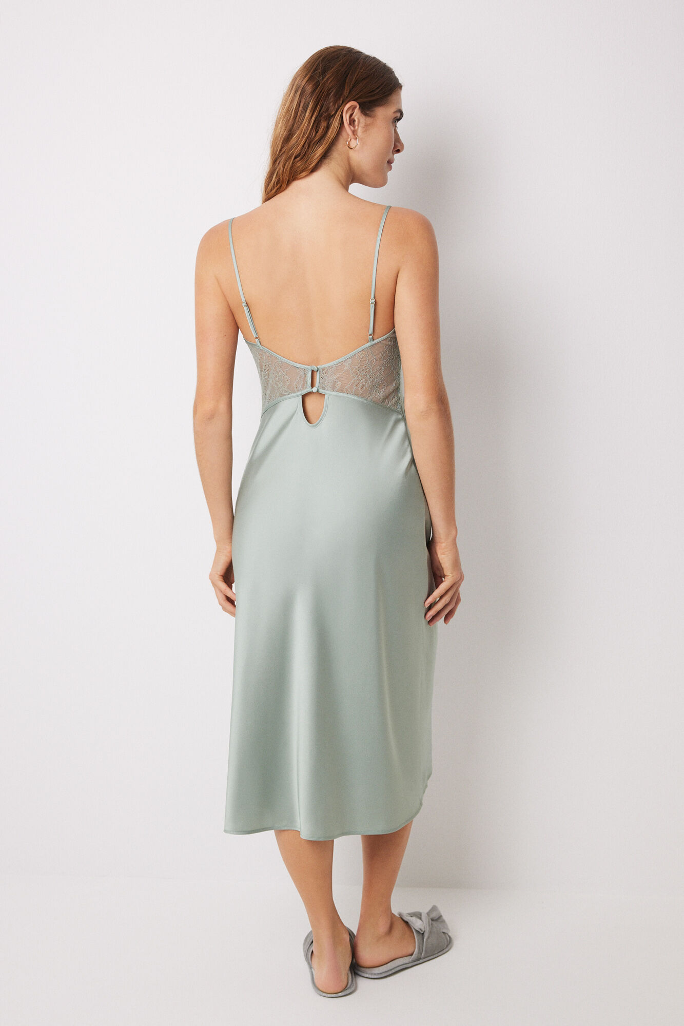 Women'secret Camis&oacute;n midi sat&eacute;n y encaje verde estampado