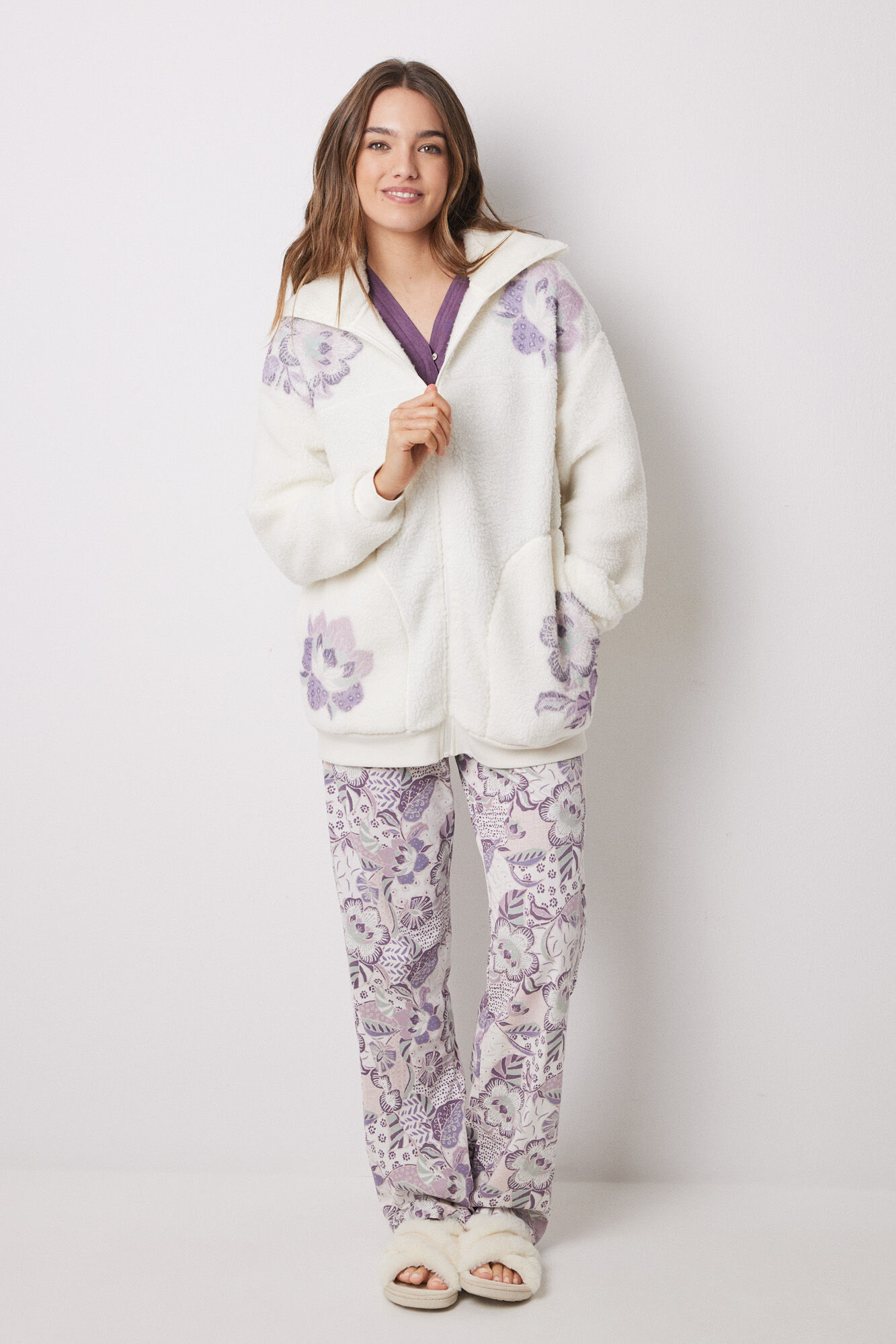 Women'secret Bata corta borreguito blanco flores marfil
