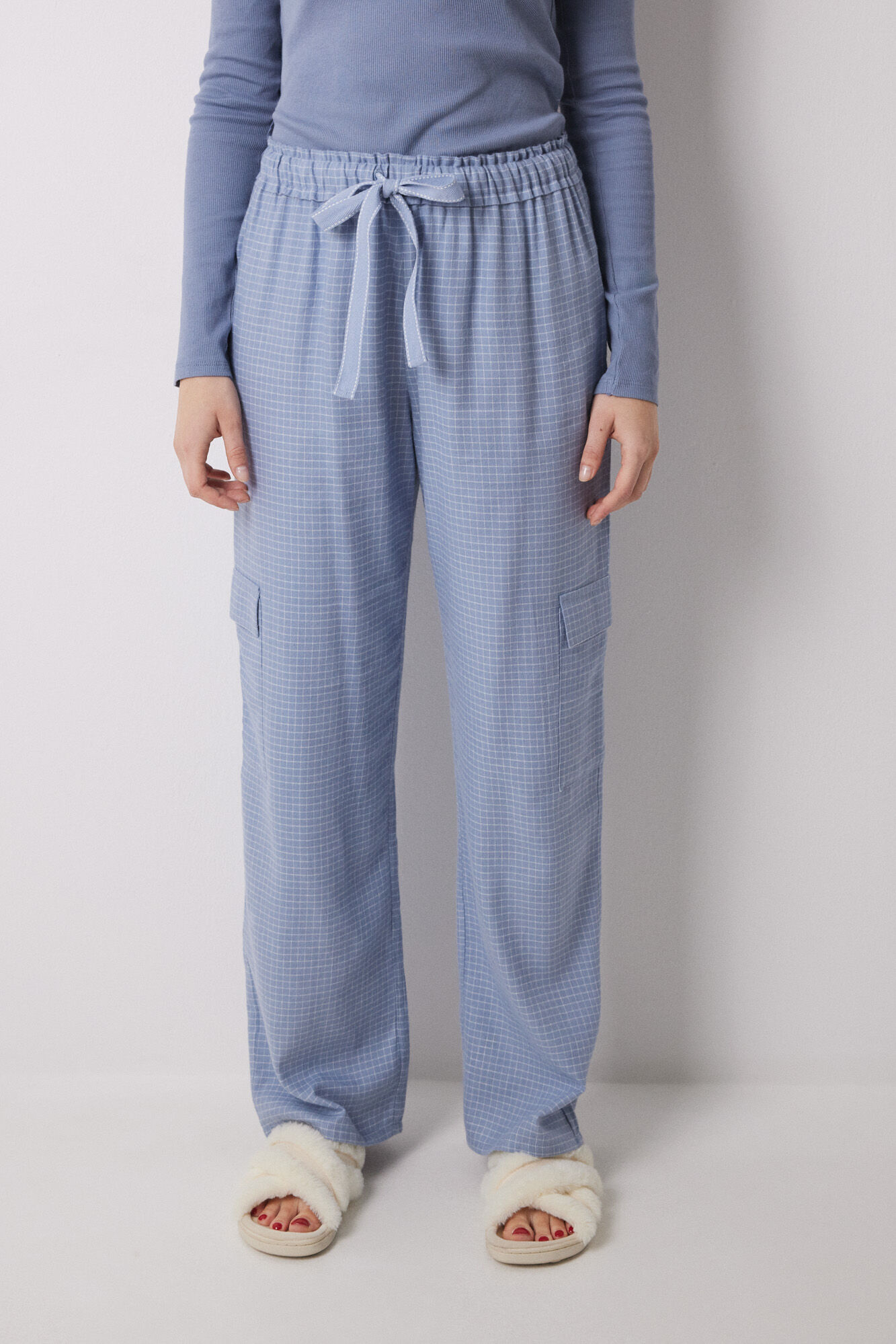 Women'secret Pantal&oacute;n cargo largo con estampado de cuadros azul