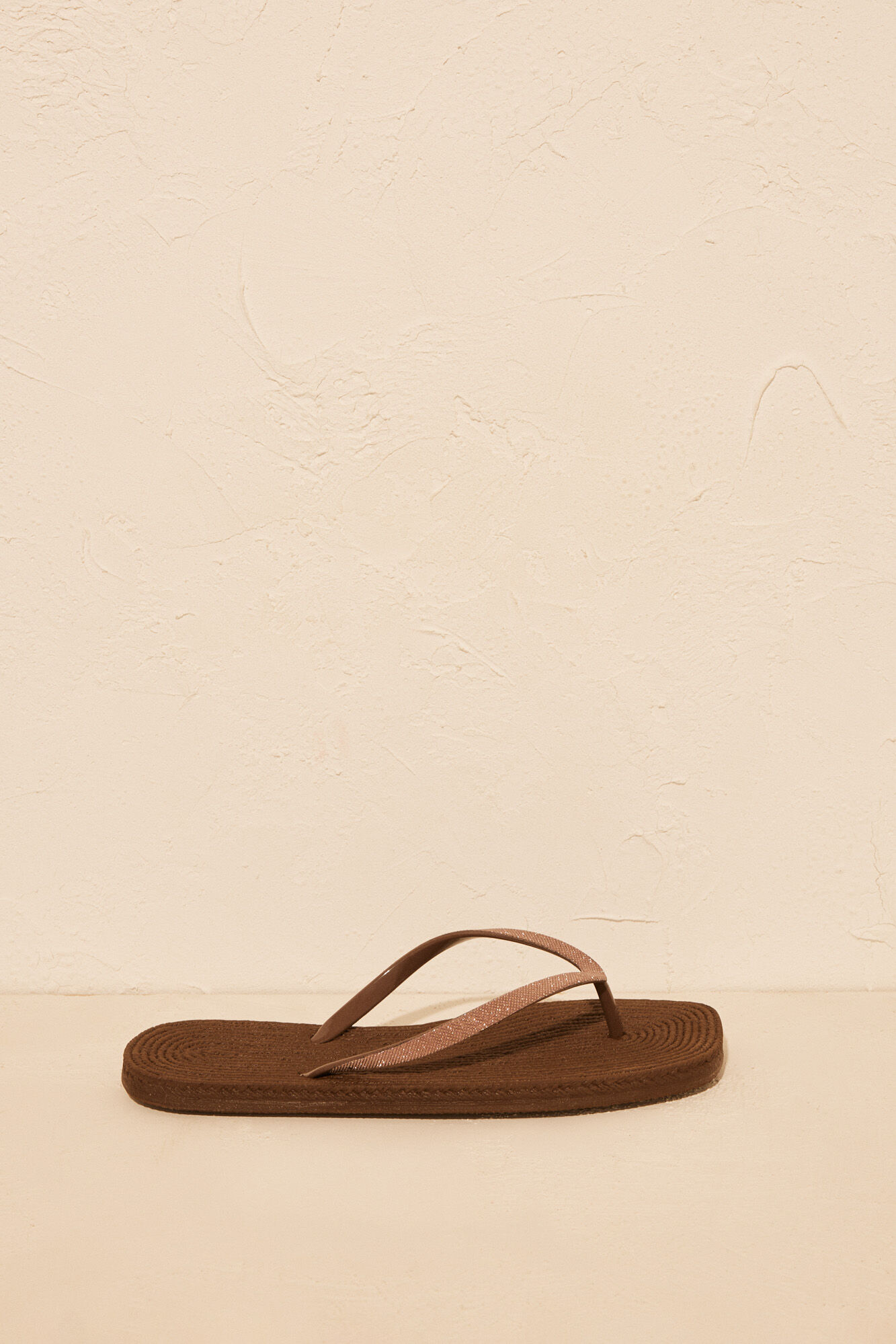 Women'secret Chanclas 100% mojables marr&oacute;n