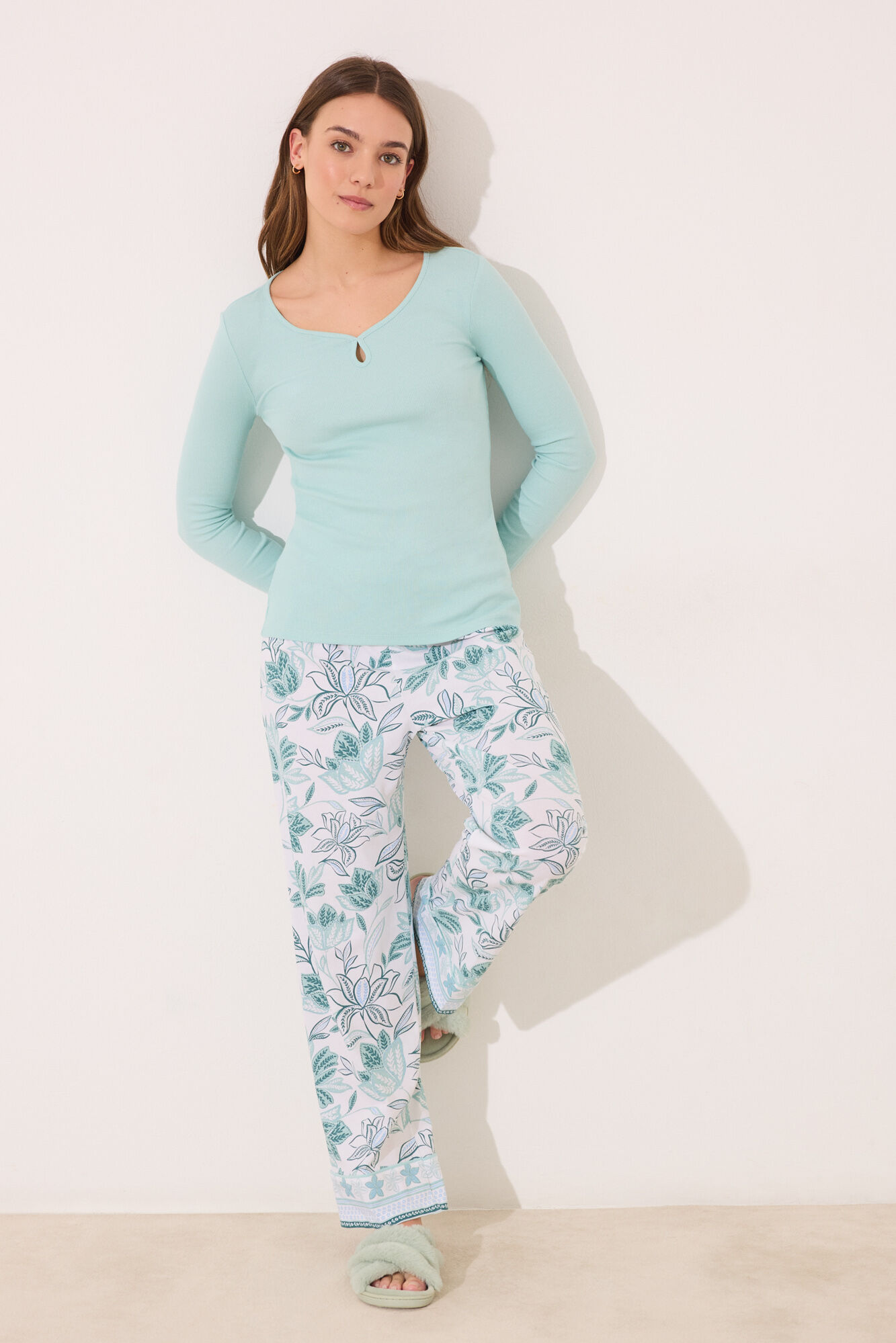 Women'secret Pijama larga verde turquesa con flores