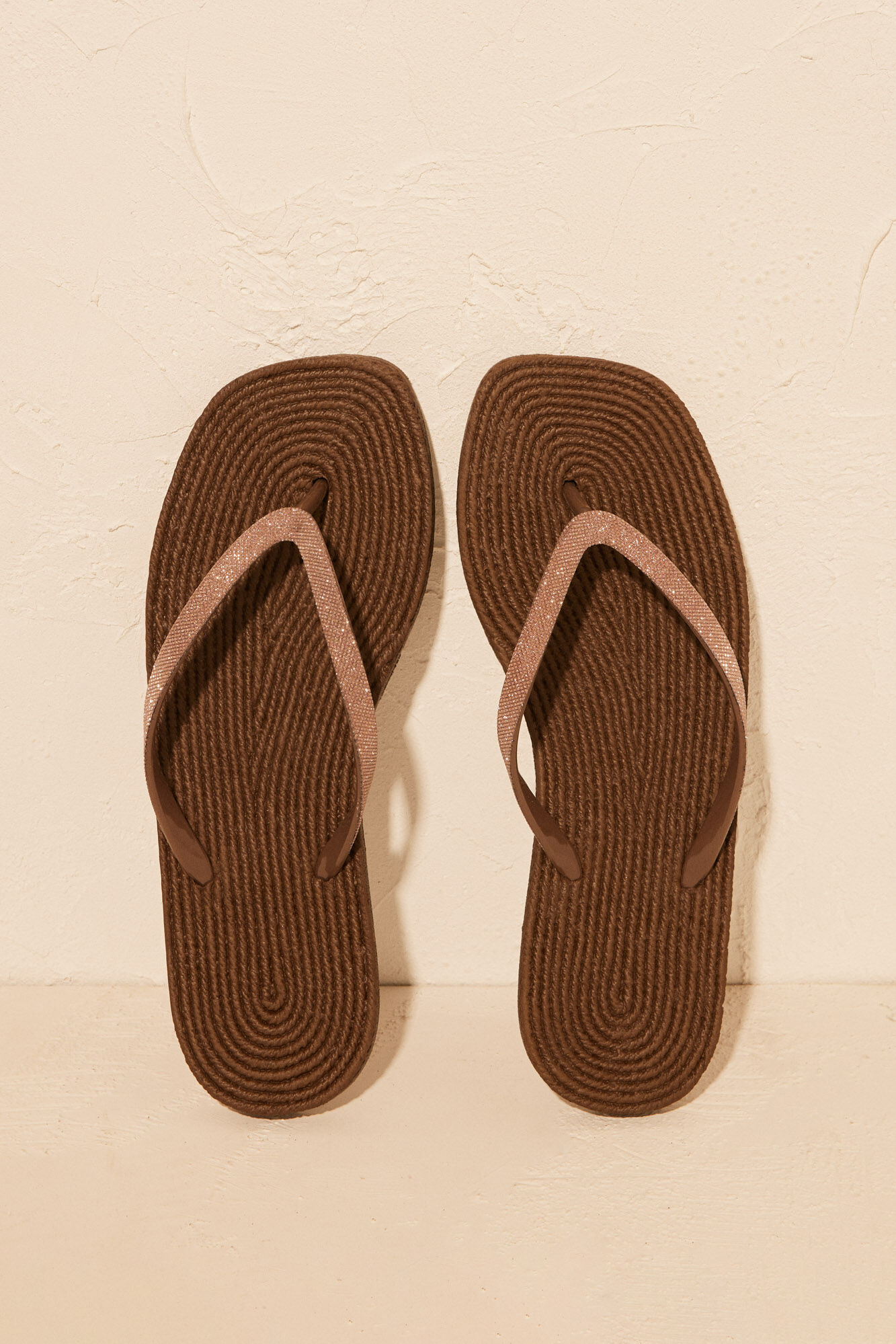Women'secret Chanclas 100% mojables marr&oacute;n caf&eacute;